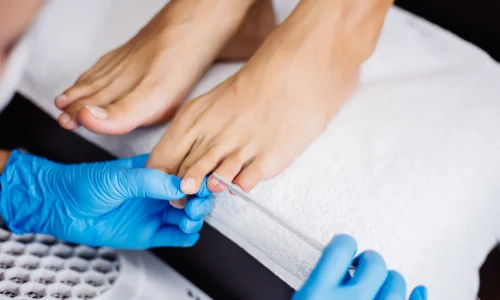 Diplomado-en-podologia-estetica-scaled-1.webp