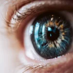primer-plano-extremo-ojo-humano-agrandado-hermosos-colores
